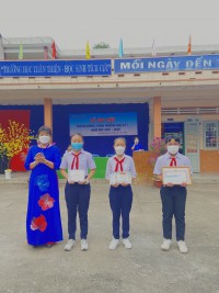 Trường THCS Bình Phú tuyên dương khen thưởng học sinh