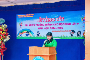 Cô Hồ Thị Thanh Dung - Hiệu trưởng phát biểu